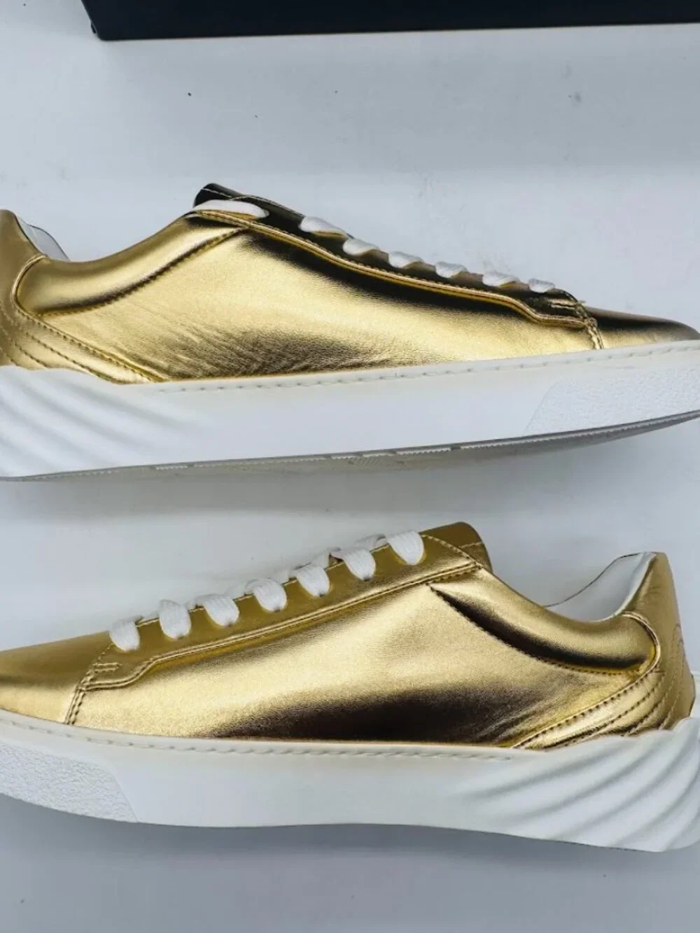 Versace Gold Laminated Nappa Medusa Sneakers Low Top Size 39 – Made in Italy NIB